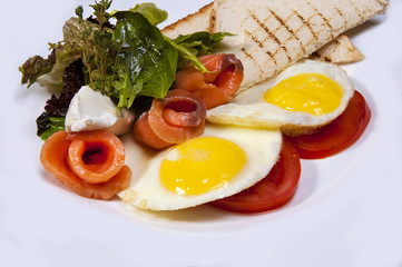 breakfast of bacon and eggs