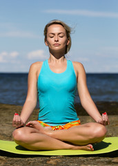 Fototapeta na wymiar young caucasian fitness woman practicing yoga