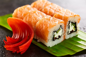 Salmon Sushi Roll