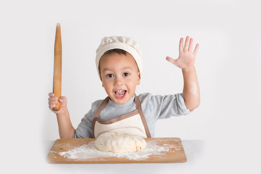 the little culinary specialist with the dough and rolling pin