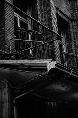 レトロ建物　モノクロ