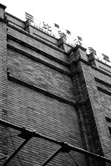 レトロ建物　モノクロ