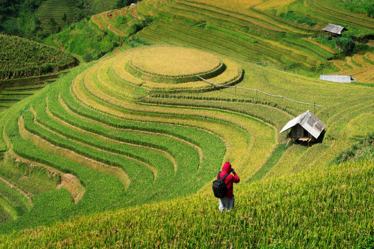 Traveller taking photo in Sapa