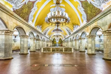 Fototapeten Innenraum der U-Bahnstation Komsomolskaya in Moskau, Russland © marcorubino
