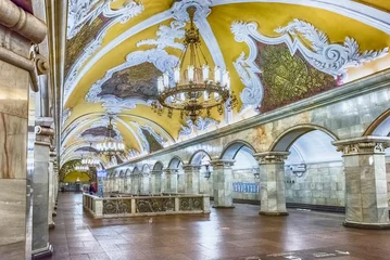Fotobehang Interieur van het metrostation Komsomolskaya in Moskou, Rusland © marcorubino