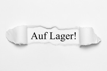 Fototapeta premium Auf Lager! auf weißen gerissenen Papier