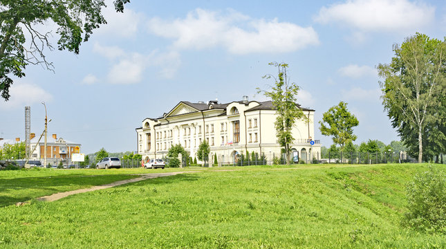 Jardines y edificios de Uglich, Rusia