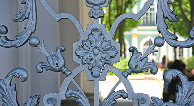 Verja de jardines en San Petersburgo, Rusia; para fondos