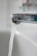 Hygiene mit Wasser gegen Bakterien 