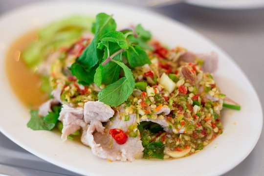Boiled Pork with Lime Garlic and Chili Sauce (Moo Ma nao), Thai food
