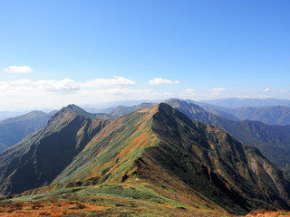 秋の山並み