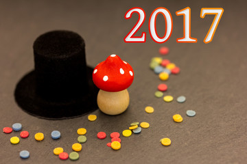 ein Zylinder, Konfetti und ein Fliegenpilz für Silvester 2017