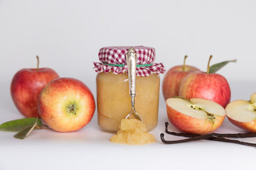 apple jam with vanilla
