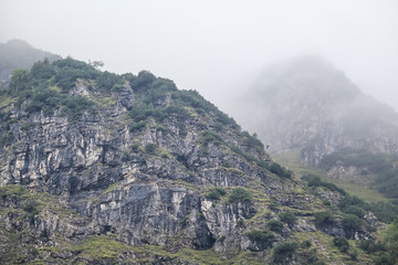 Fototapeta na wymiar rocks in dense autumn fog