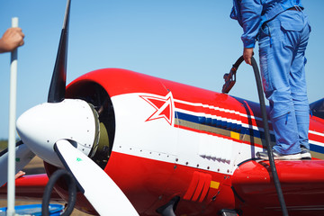 Obraz premium Man re-fueling a single engine airplane