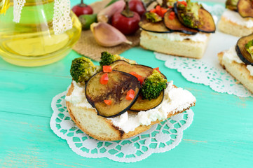 Fragrant Bruschetta with feta cheese, slices of eggplant and broccoli grilled.