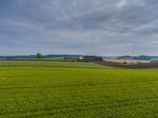 Fototapeta na wymiar Luftbild Drohnenflug über Wiese