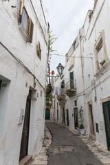 Fototapeta na wymiar Alleyway in Ostuni, Puglia, Italy.