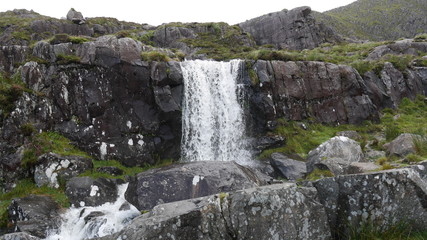 Kleiner Wasserfall in Irland