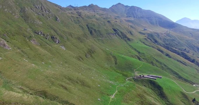 Vallata verde - Valtellina e orobie bergamasche - Aerial view 4k