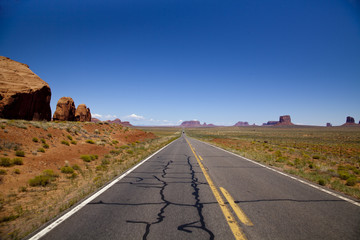 Fototapeta na wymiar The road to monument valley, Arizona