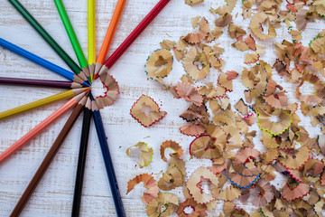 цветные карандаши