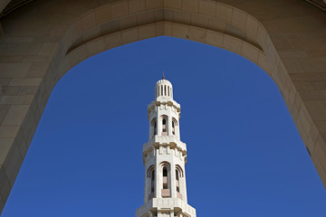 Fototapeta premium Minarett of Sultan Qaboos Grand Mosque in Muscat, Oman