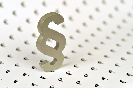 Paragraf, Euro, Geld, Korruption, Symbol, Geldw&auml;sche, Steuerrecht, Deal, Vergleich, Schmiergeld, Finanzamt, Gericht, Gesetz, Justiz, Urteil, Kriminalit&auml;t, Rechtsbeugung