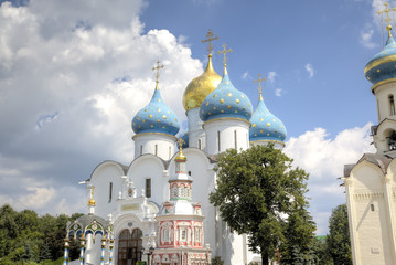 Собор Успения Пресвятой Богородицы, киворий над источником и надкладезная часовня. Троице-Сергиева лавра. Сергиев Посад, Россия. © ivan_varyukhin