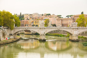 Fototapeta na wymiar views to rome city from tiber river