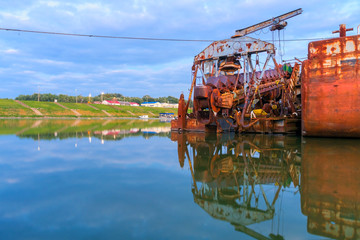 Old Dredge on Tisza