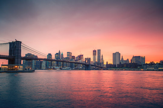 Brooklyn bridge and Manhattan at sunset, New York City