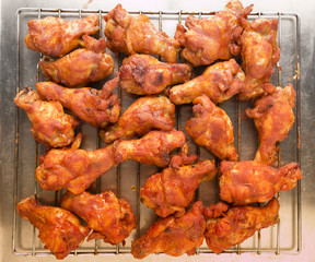 Roasted chicken wings with spicy sauce