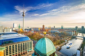 Poster Luchtmening over Alexanderplatz en rivier de Spree, Berlijn, Duitsland © sborisov