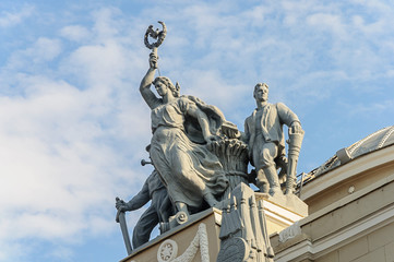 Obraz premium Sculpture on the roof of railway station in Odessa
