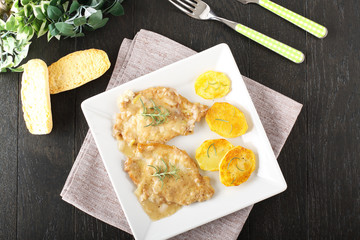 Scaloppina with rosemary with baked potatoes