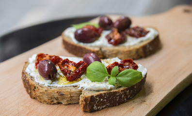 Sandwiches with dried tomatoes