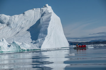 Zodiac Fahrt im Eisfjord in Grönland