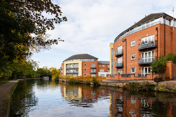 Fototapeta na wymiar Apartments by the waterside at Nottingham canal.