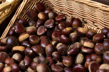 Castagne in un cesto