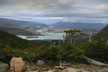 Fototapeta na wymiar Stunning vista of lake and mountain landscape, Torres del Paine