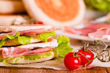 Tigella bread stuffed with ham and lettuce. 