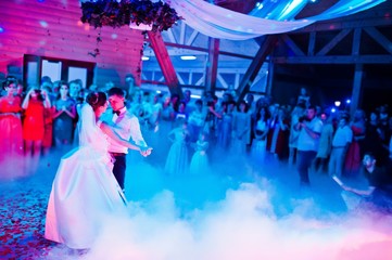 Wedding dance in restaurant with varioius lights and smoke