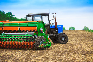 Obraz premium Tractor with a harrow