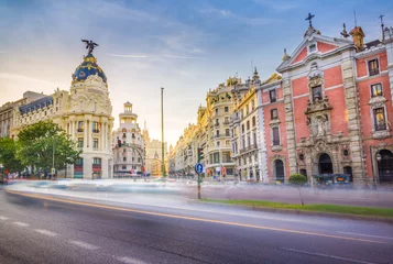Selbstklebende Fototapete Madrid Wo Gran Via auf Alcala . trifft