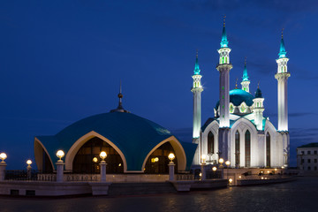 Fototapeta na wymiar View of the mosque Kul Sharif in Kazan at night, Russia