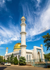 Fototapeta na wymiar Central Mosque of Almaty in Kazakhstan