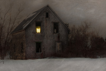 Obraz premium Haunted farmhouse with one light burning.