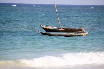 Fototapeta na wymiar Fischerboote am Diani Beach