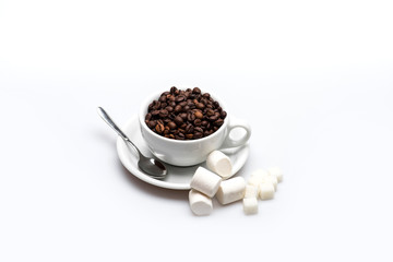 Obraz na płótnie Canvas Coffee beans and marshmallows